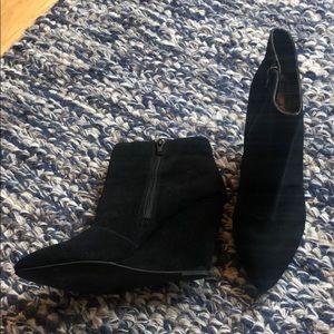 Seychelles Wedge Booties Black Suede 8.5